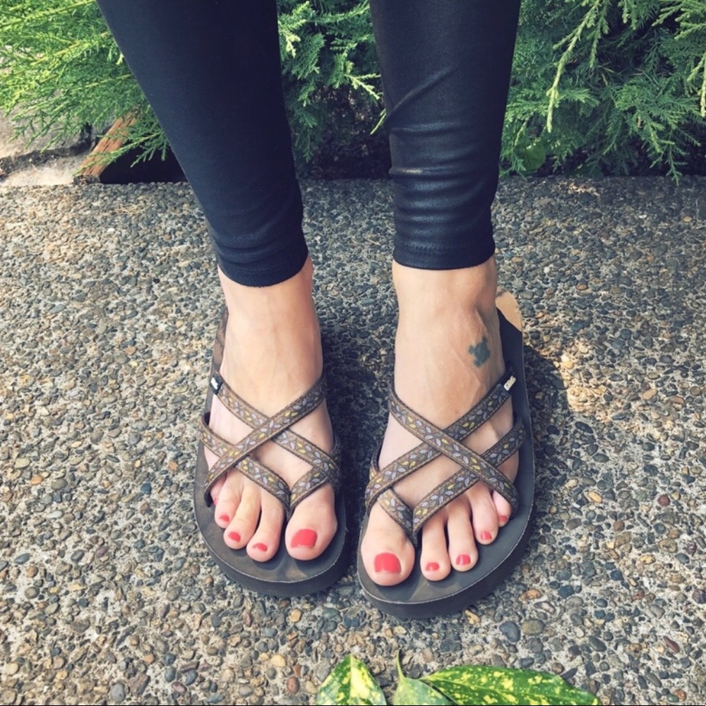 Cute size 8 brown Teva platform sandals